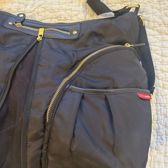 SkipHop Diaper Bag, Black. - Picture 3 of 11